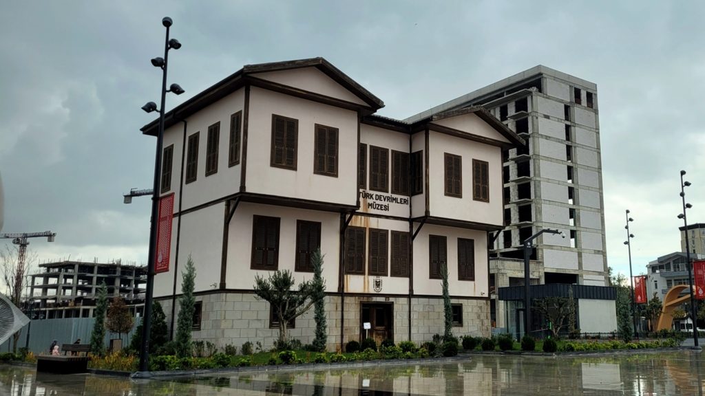 Buyukcekmece_Ataturk_Devrimleri_Muzesi11-1024x576 Selanik’teki Pembe Ev’den Günümüze: Büyükçekmece Atatürk Devrimleri Müzesi