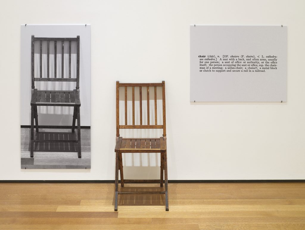 kosuth-1024x772 Kavramsal Sanatın Zihinsel ve Dilbilimsel Serüveni