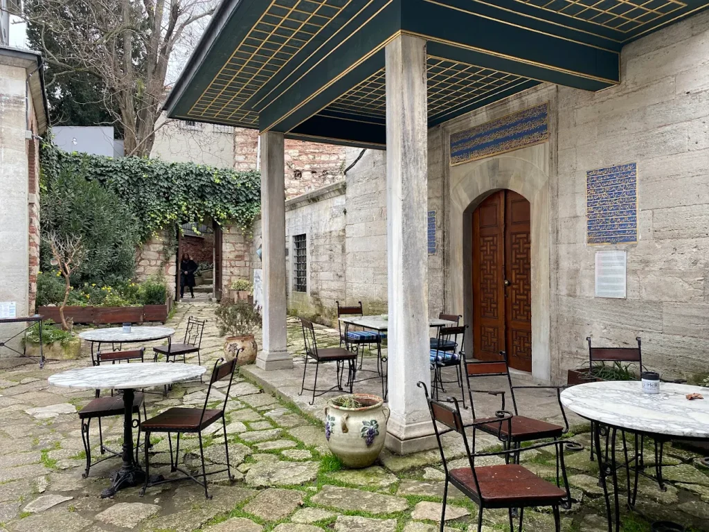 unnamed-2-3-1024x768 Sultanahmet'in Kalbi: Caferağa Medresesi